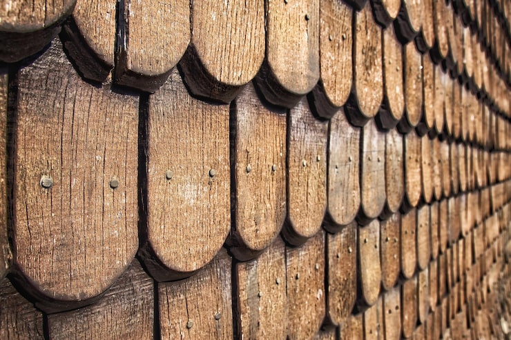 Avantajele folosirii șindrilei naturale față de materialele industriale