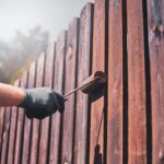 Tratamente naturale pentru protejarea gardurilor din lemn